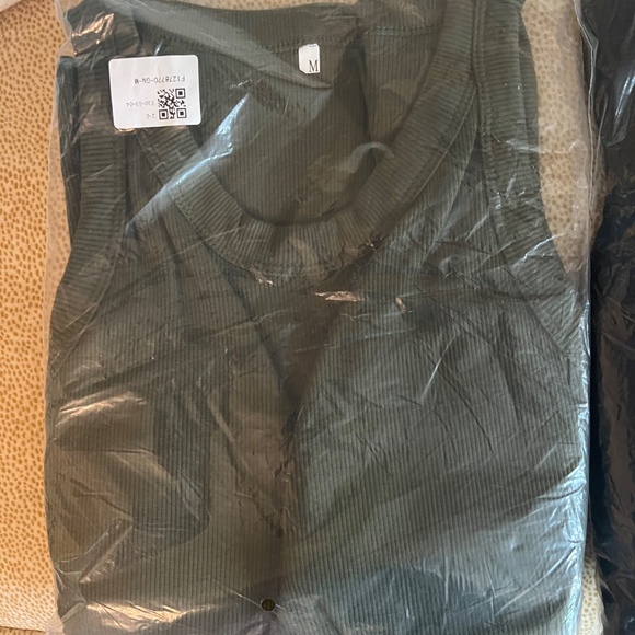 Round Neck Ribbed Tank Top with built in Bra; NWOT - Picture 2 of 3